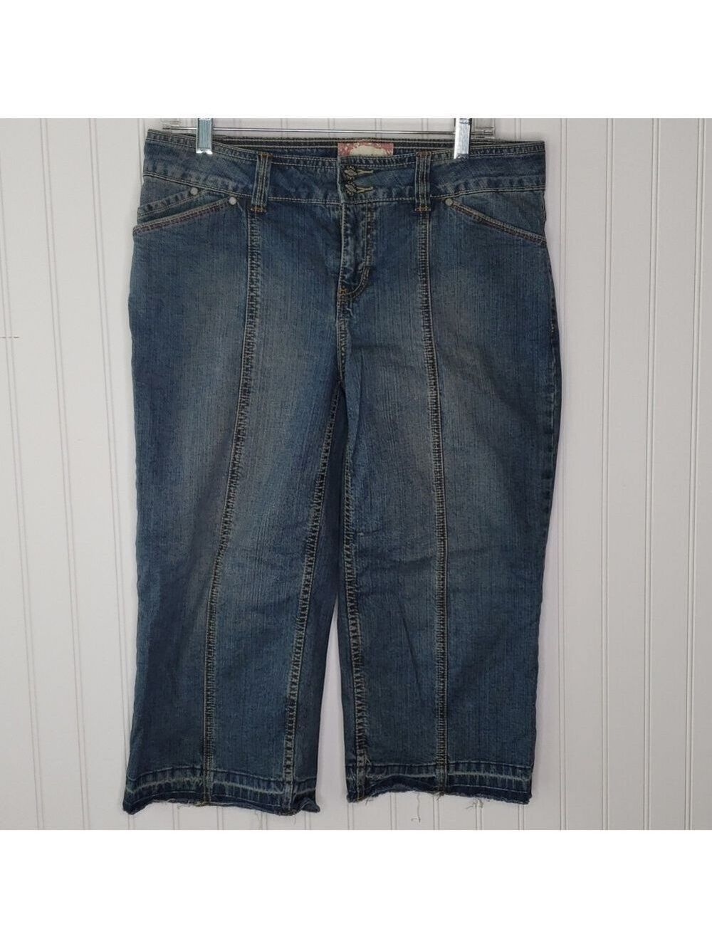 CAbi Denim Raw Hem Capris Size 8